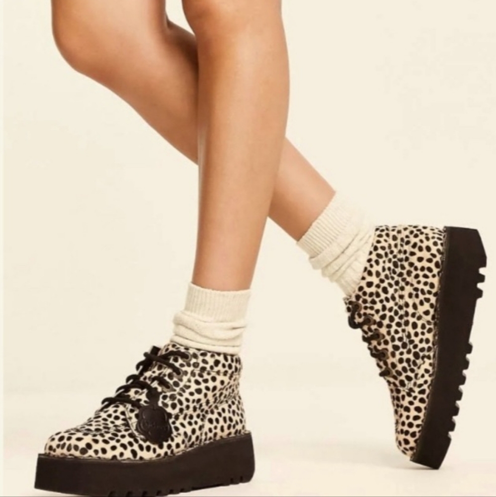 Kickers Black and Tan Ankle Boots with High-Top Design and Thick Sole